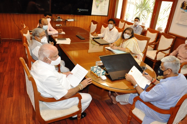 B S YEDIYURAPPA CALLS ON PRIME MINISTER AND DISCUSSES ON VARIOUS ISSUES PERTAINING TO DEVELOPMENT