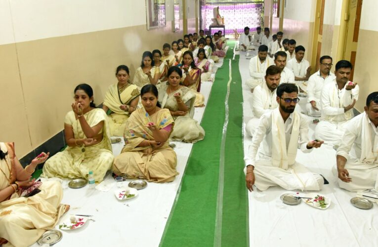 Mass Ishtalinga Puja performed in Sharnbasva University