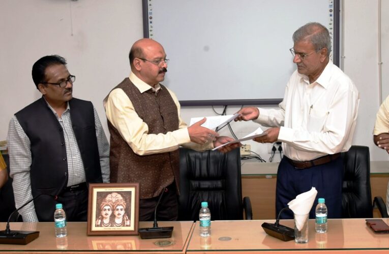 MGNCRE and Sharnbasva University sign of MoU  to promote professional education in rural management